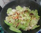 รูปขั้นตอนการทำที่ 3 ของ ผัดกะหล่ำปลีใส่เนื้อไก่กริล