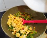 Foto langkah ke 4 dari resep Tumis Pare Sambal Telur.