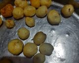 A picture of step 1 of Dum aloo.