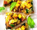 A picture of step 7 of Paneer tikka cheese burst pizza.