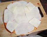 Foto del paso 1 de la receta Pizza de atún con cebolla frita, zanahoria encurtida y olivas
