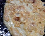 A picture of step 3 of Anday wali tawa cooked roti.