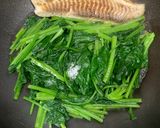 午間輕食（煎鯛魚、炒菠菜）的食譜步驟3照片