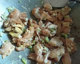 Foto langkah ke 4 dari resep Tumis Ayam Sayuran 👌🏽.