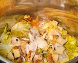 Foto langkah ke 2 dari resep Sup Kaldu Ayam Herbal.