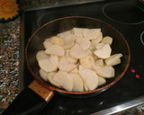 Foto del paso 1 de la receta: Huevos rotos "Bien Cargados"