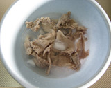 A picture of step 5 of Pork and Asparagus Tossed in Egg Yolk and Soy Sauce.