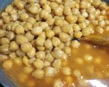 A picture of step 5 of Chole ragda with potato pattice.