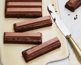 Foto langkah ke 2 dari resep Kit-kat Brownie.