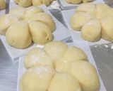 Foto langkah ke 4 dari resep Donat bunga.