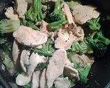 A picture of step 6 of Chicken and broccoli.