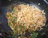A picture of step 4 of Tiny shrimp (Jawala) spring onion.