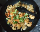 Foto langkah ke 4 dari resep Tumis Udang Labu Siam.