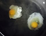 A picture of step 5 of Poached Eggs 🍞🍳.