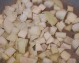 Foto del paso 1 de la receta: Falsos tallarines de calabacin con salsa de tomate, atún y huevo