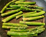 Foto del paso 5 de la receta Espárragos trigueros a la plancha perfectos!!