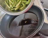 A picture of step 2 of Masala bhindi.