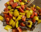Hình bước làm 5 của món Beef and Bell Pepper Stir-FryBò xào ớt chuông