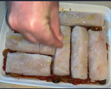 Foto del paso 4 de la receta: Merluza al horno con tomate y anchoas