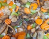 A picture of step 3 of Octo-vegetarian English pie.