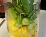 A picture of step 1 of Ashlee's Delicious Green Smoothie.