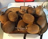 Une image de l'étape 1 de Compote de kiwis du jardin à la vanille.