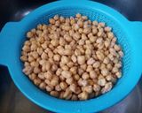 Foto del paso 3 de la receta: Garbanzos con oreja y chistorra en olla rápida