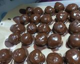 Foto langkah ke 5 dari resep Bola bola coklat.