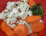 Foto langkah ke 1 dari resep Sayur Bening Kembang Kol.