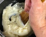 A picture of step 4 of Mozzarella and Semolina Roll Cake.