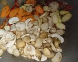 Foto langkah ke 2 dari resep Tumis jamur ceria.