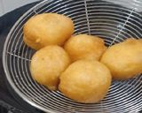 A picture of step 4 of Dahi Vada.