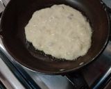 Foto langkah ke 2 dari resep Pancake pisang selai strawberry.