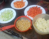 Foto del paso 1 de la receta: Crema de calabaza, zanahoria y garbanzos con espaguetis de zanahoria