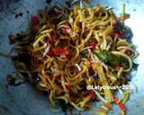 Foto langkah ke 3 dari resep Oseng Mie Taoge.