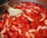 A picture of step 5 of Strawberry Jelly.