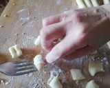 Foto del passaggio 3 della ricetta Gnocchi di patate al tegamino