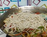 वेज हक्का नूडल्स (Veg hakka noodles recipe in Hindi) रेसिपी चरण 8 फोटो