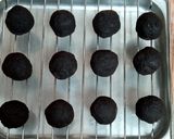Foto langkah ke 5 dari resep Chocolate Cake Truffles.