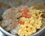 A picture of step 2 of Salmon Flakes and Scrambled Egg Rice Balls.