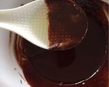 Foto langkah ke 3 dari resep 25. Classic Choco Muffin.