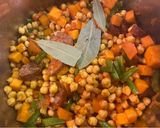 Foto del paso 5 de la receta Garbanzos con chorizo y verduras