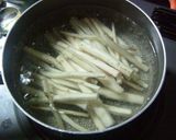 A picture of step 2 of Simmered Burdock Root with Sesame Seeds.