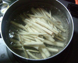 A picture of step 2 of Simmered Burdock Root with Sesame Seeds.