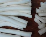 Hình bước làm 2 của món Canh nấm hải sản bí đỏ
