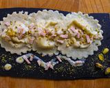 Foto del passaggio 5 della ricetta Tortelloni al pistacchio ripieni di mousse di mortadella