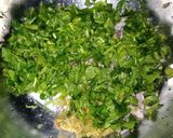 पालक और प्याज़ के पराठे (palak aur pyaz ke parathe recipe in Hindi) रेसिपी चरण 2 फोटो