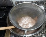 Foto del paso 2 de la receta: Muffins de cacao amargo rellenos de mermelada y chocolate blanco