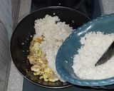 Foto langkah ke 3 dari resep Nasi Goreng Kunyit.