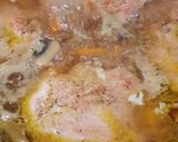 Foto del paso 3 de la receta: Pechuga de pavo en salsa de brandy con portobello y vegetales